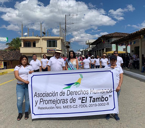 Desfile Cívico en El Tambo
